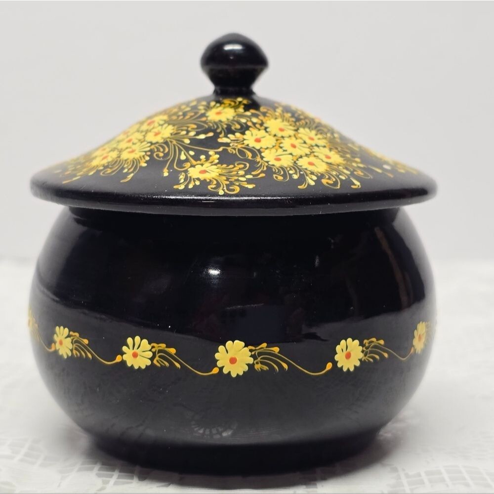 Vintage 60s Floral Daisies Hand Painted Black Lacquered Round Trinket Box - Picture 4 of 13